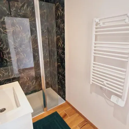 Au Bord De La Rivière