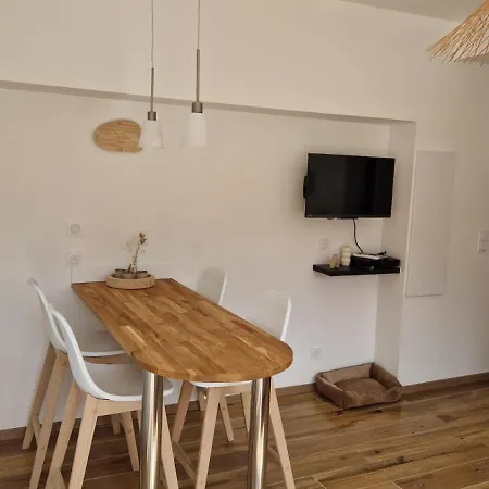 Au Bord De La Rivière