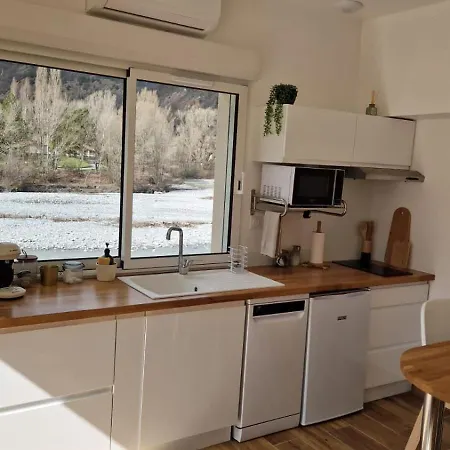 Appartement Au Bord De La Rivière *