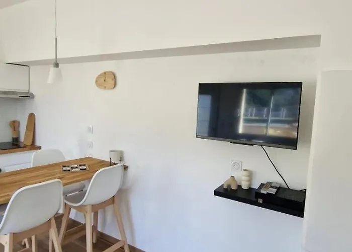 Au Bord De La Riviere