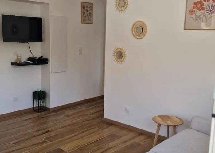 Au Bord De La Riviere *