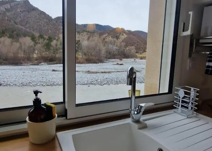 Au Bord De La Riviere *