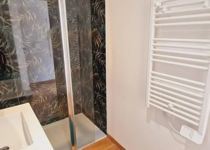 Au Bord De La Riviere