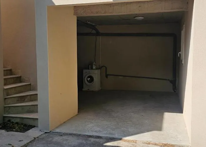 Au Bord De La Riviere