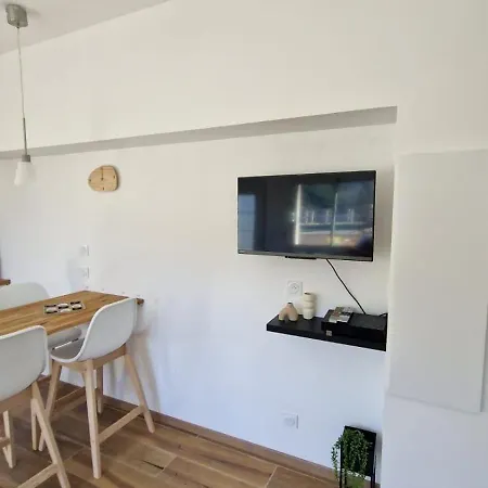 Au Bord De La Riviere *