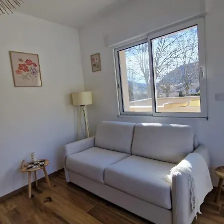 Au Bord De La Riviere *