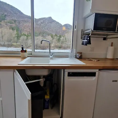 Au Bord De La Riviere Apartment