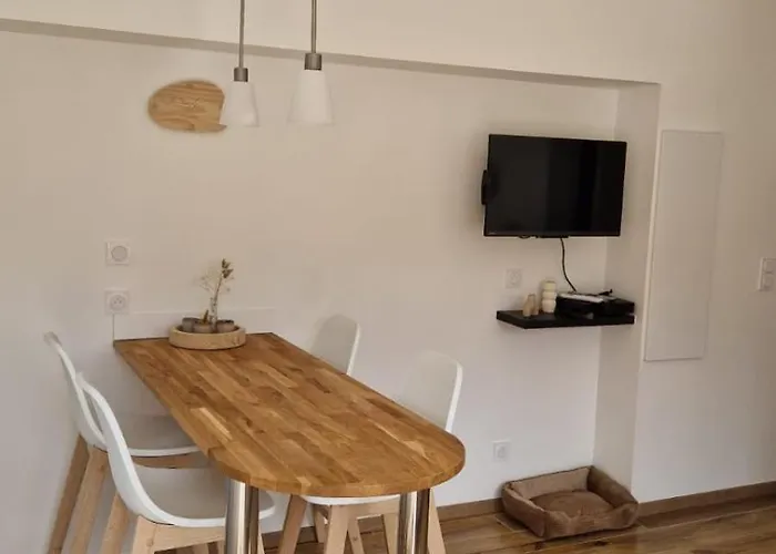 Au Bord De La Riviere